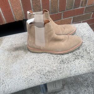 Common Projects Chelsea Boots – Beige Suede – EU 39 (US Men’s 6 / Women’s 8.5)